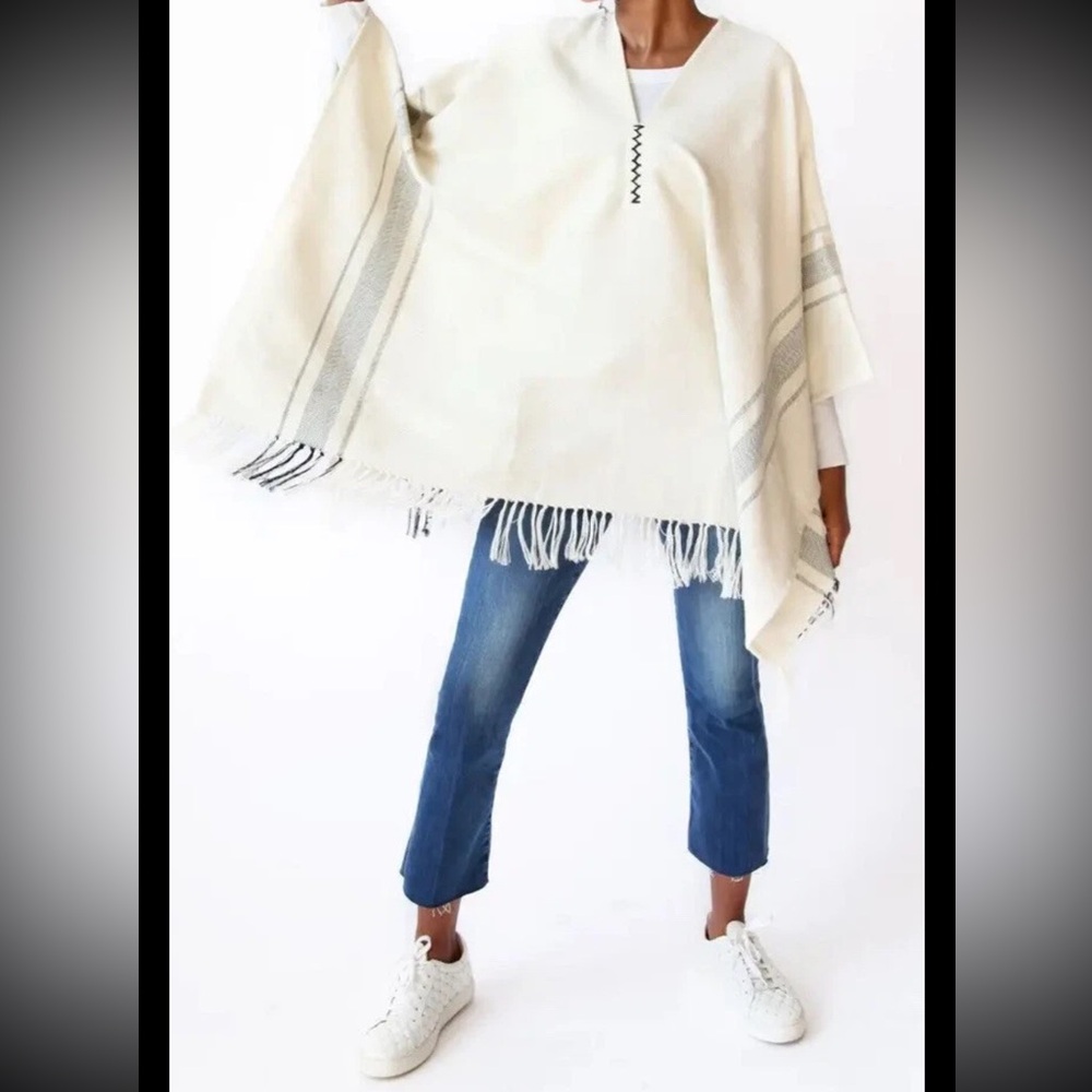 Stick & Ball Camilo 100% Baby Alpaca Poncho with Fringe Cream and Black Flaw